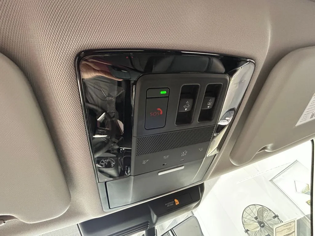 New 2026 White / Black Mitsubishi Trail Edition image 32