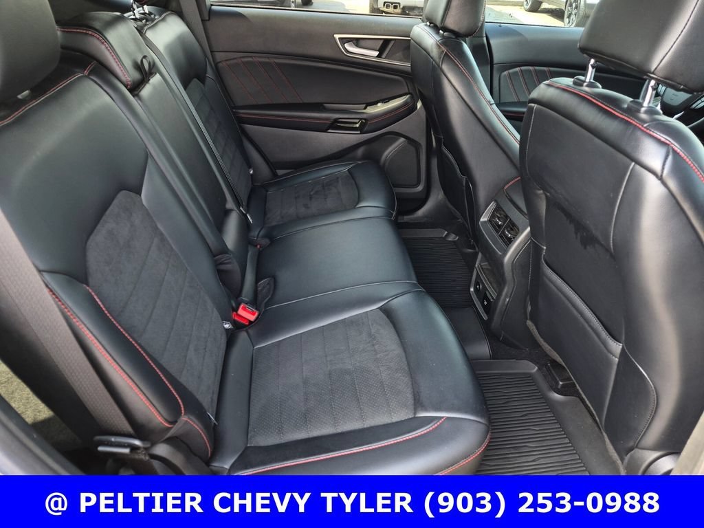 Used 2023  Ford SEL image 15