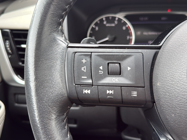 Used 2023 White Nissan SL image 39