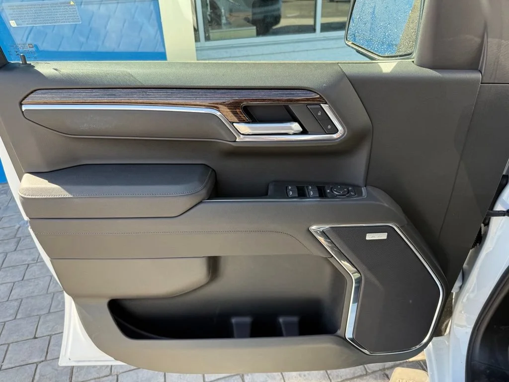 New 2026 Summit White GMC Elevation image 32