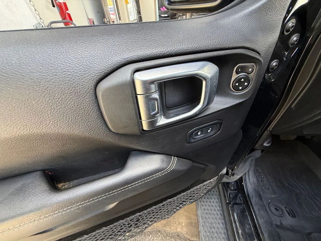 Used 2022 Black Jeep Overland image 11