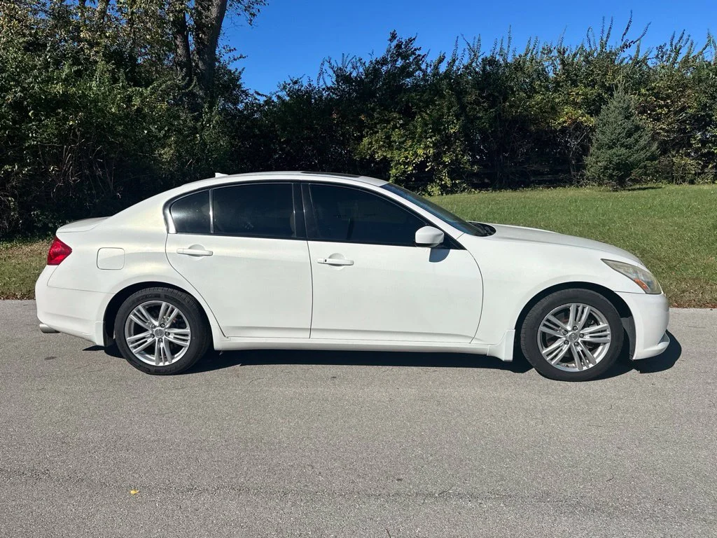 Used 2010 Moonlight White INFINITI Journey image 12