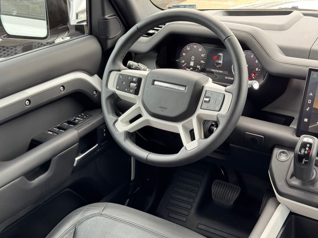 Used 2025  Land Rover S image 23