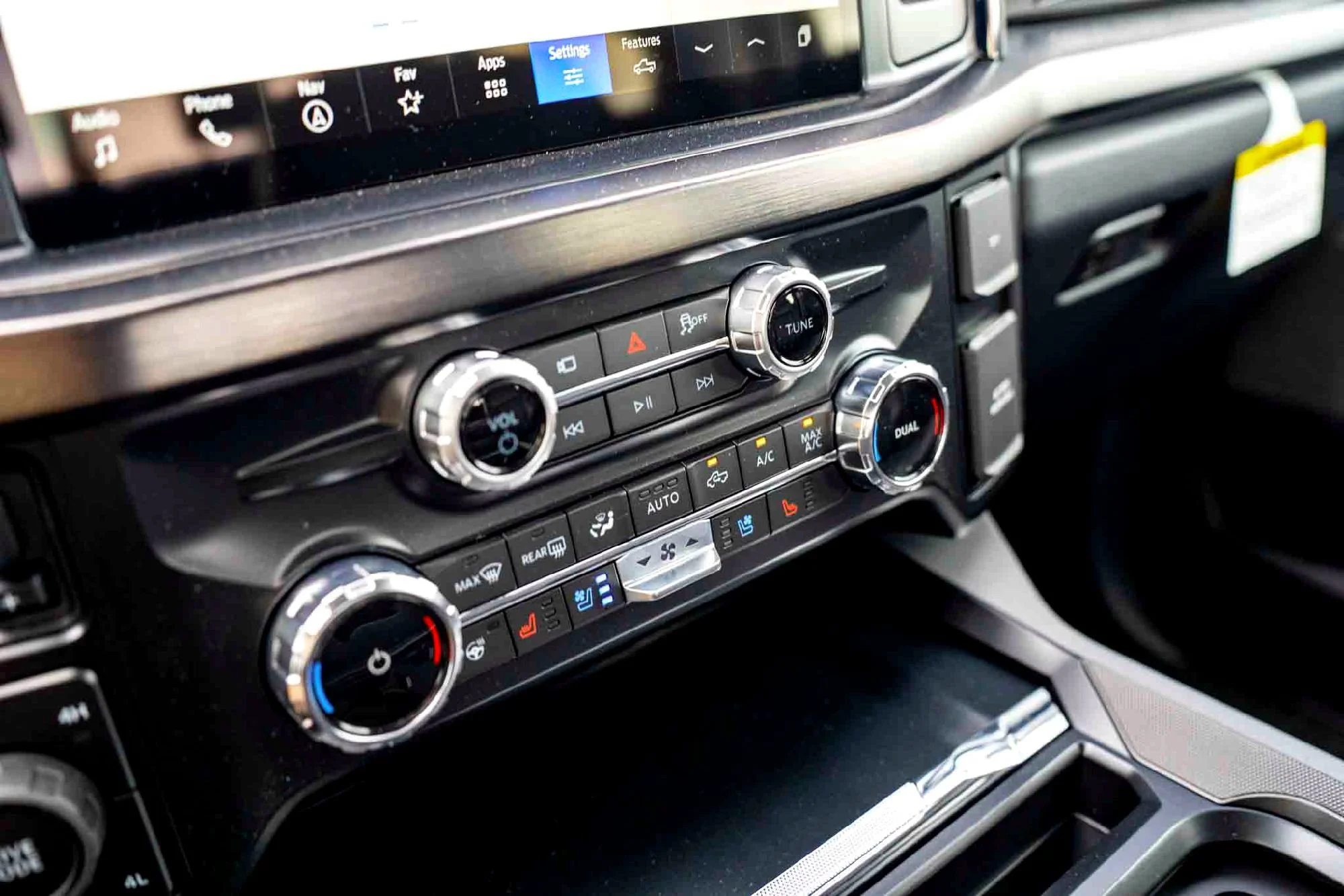 New 2026 Glacier Gray Metallic Tri-Coat Ford LARIAT image 16