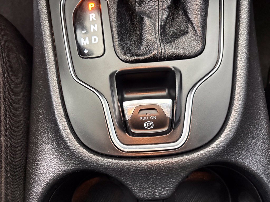 Used 2020 White Jeep Latitude image 11