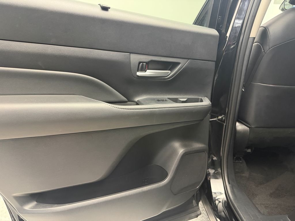 Used 2025  Toyota XLE image 33