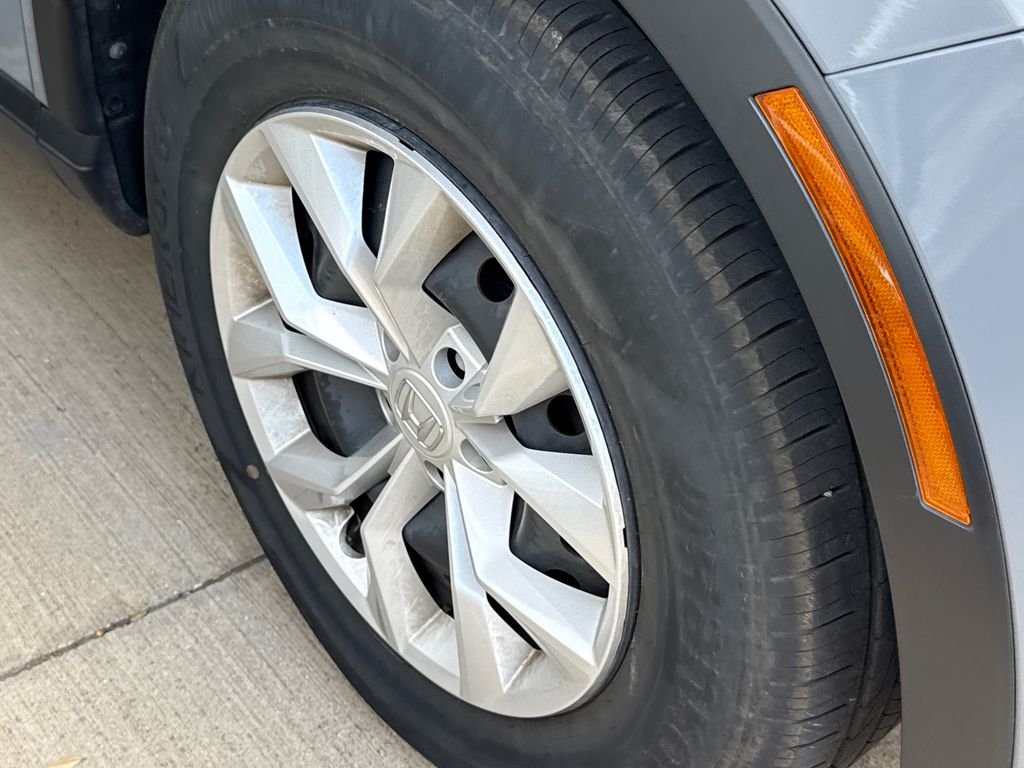 Certified Used 2025 Urban Gray Pearl Honda LX image 6