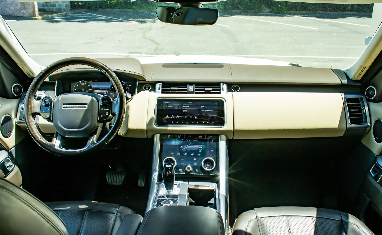 Used 2019 White Land Rover HSE image 14