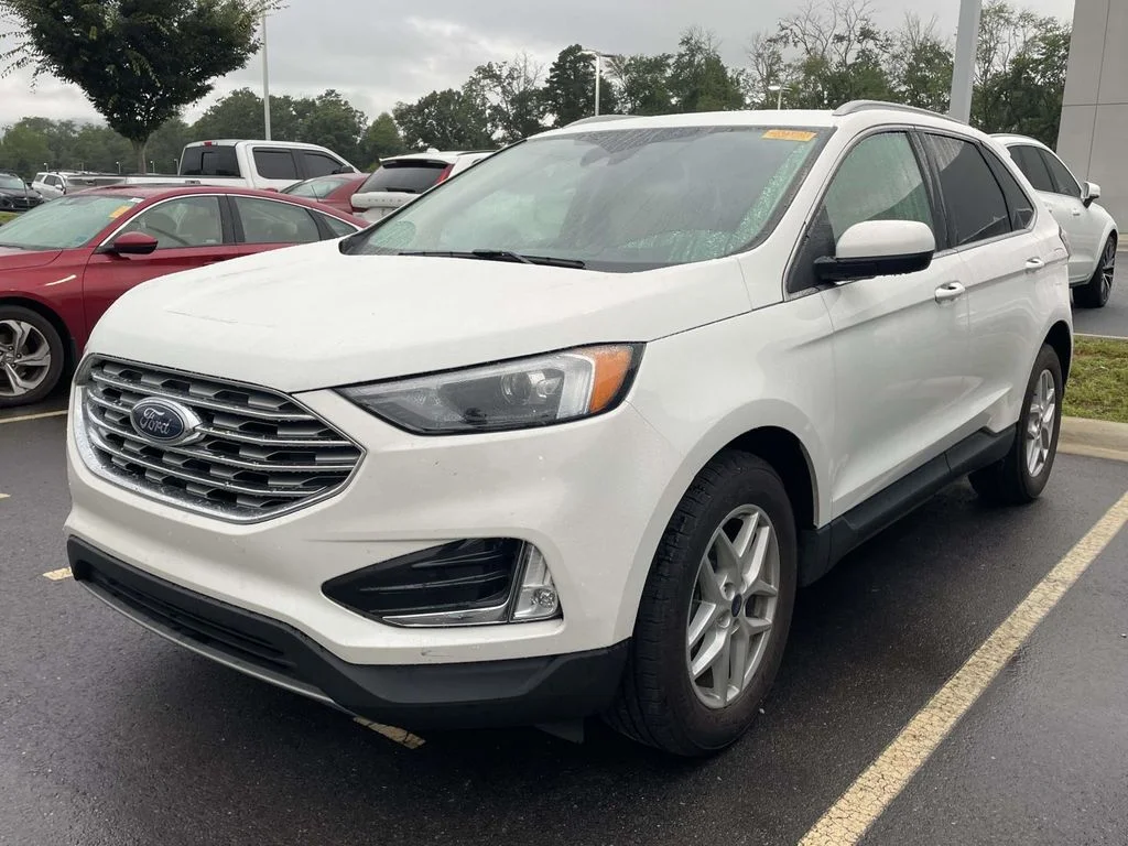 Used 2022 Star White Metallic Tri-Coat Ford SEL image 2