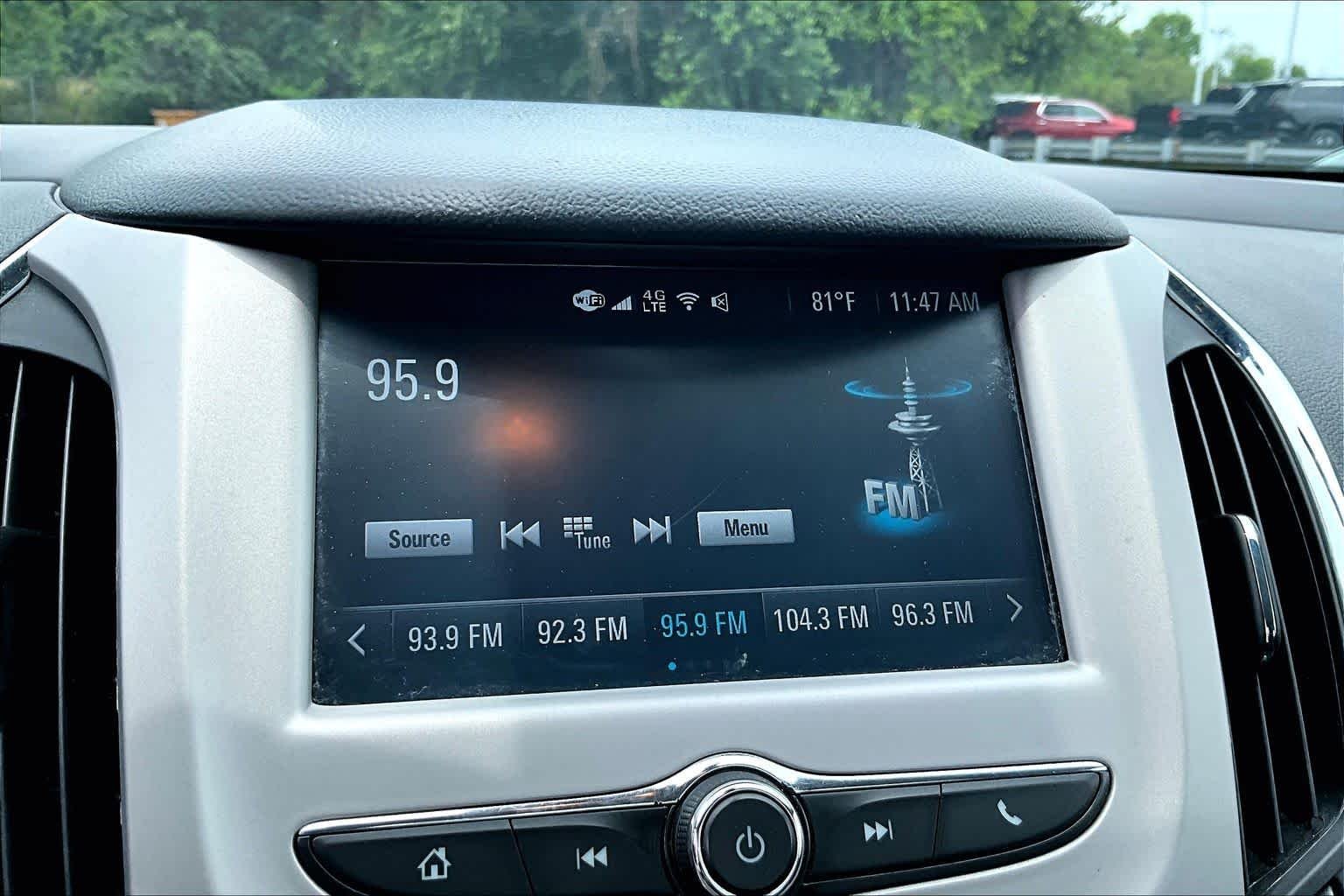 Used 2018 Summit White Chevrolet LS image 31