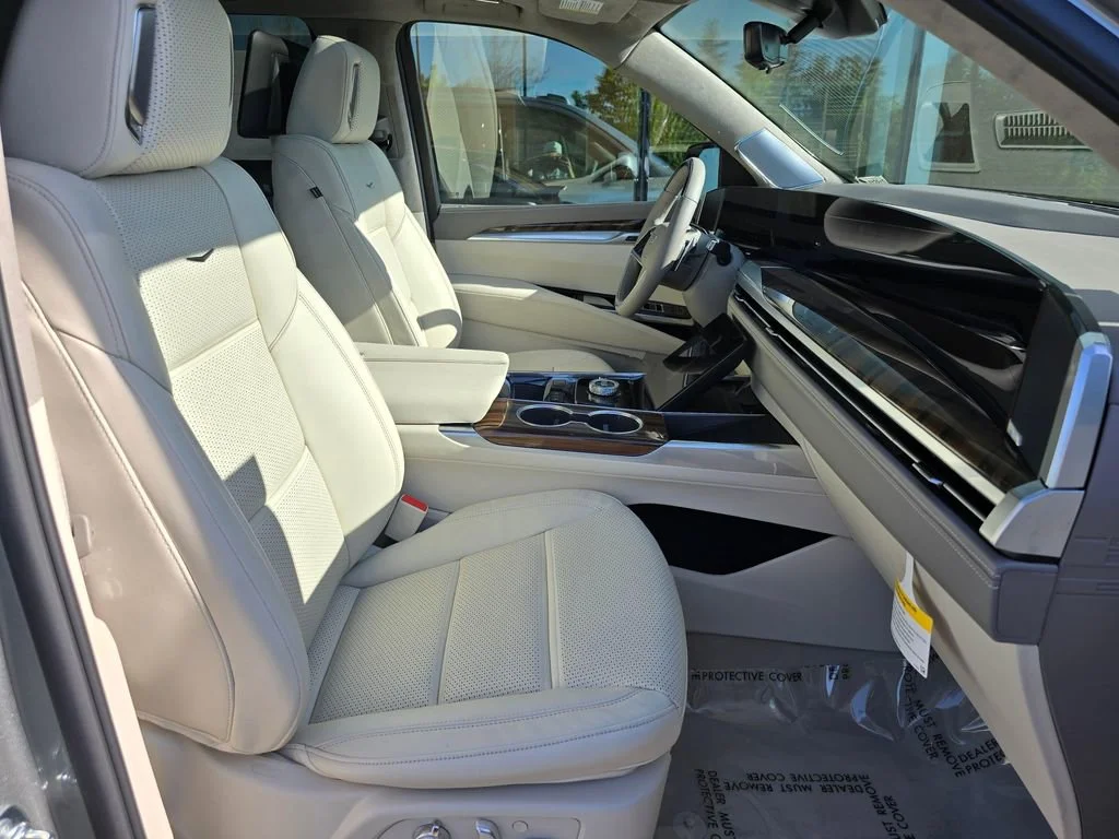 New 2026 Argent Silver Metallic Cadillac Platinum Sport image 11