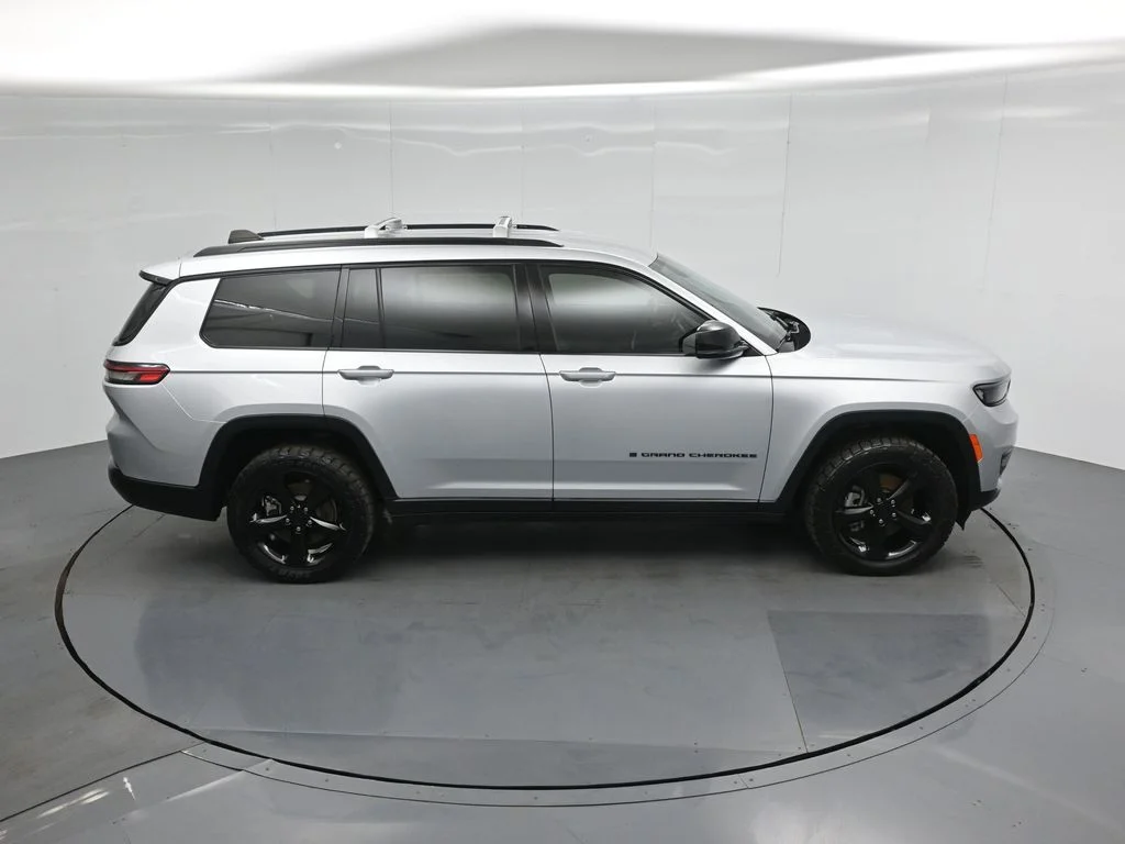 Certified Used 2021 Silver Jeep Altitude image 37