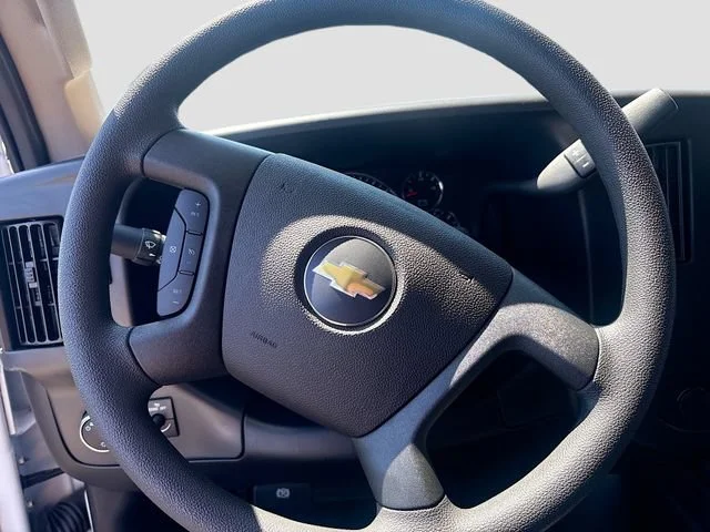 New 2025 Summit White Chevrolet WT image 11