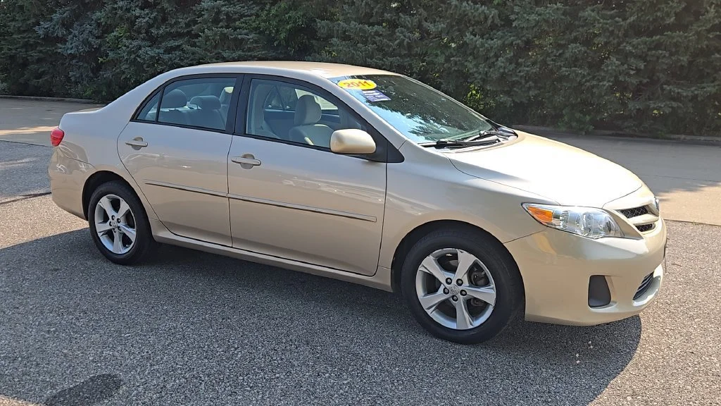 Used 2011 Toyota Corolla LE with VIN 2T1BU4EE6BC634334 for sale in Knoxville, IA