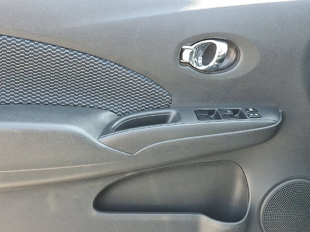 Used 2014 Gray Nissan SV image 13