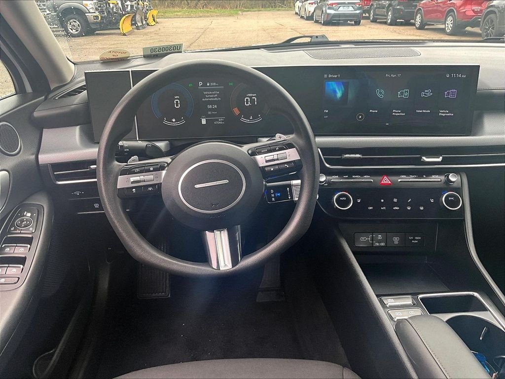 Used 2025 White Hyundai SEL image 16