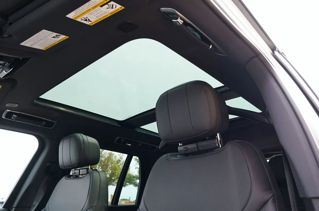 New 2026 Fuji White Land Rover SE image 13