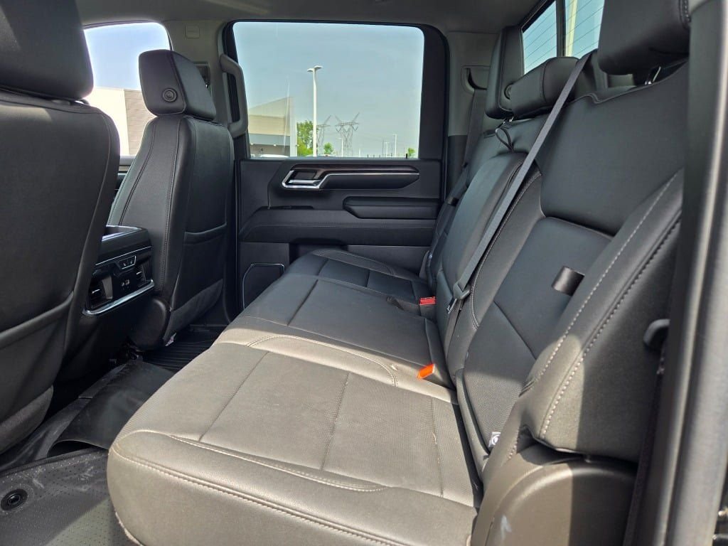 2024 GMC Sierra 2500HD SLT - Photo 18