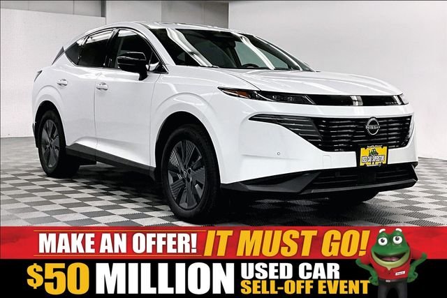 Used 2025 Everest White Pearl Tricoat Nissan SL image 1