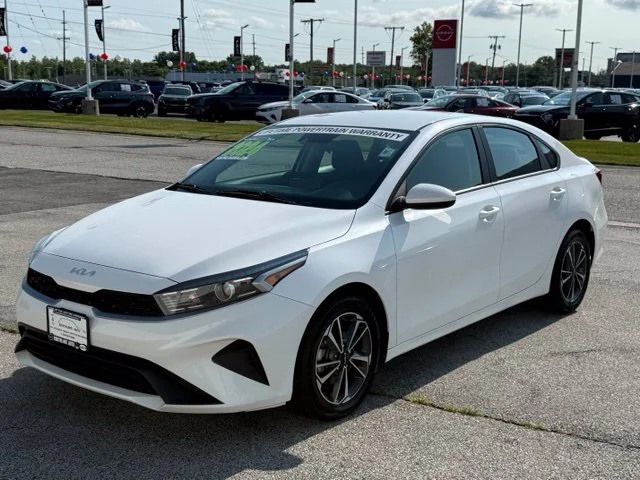 Used 2024 White Kia LXS image 3
