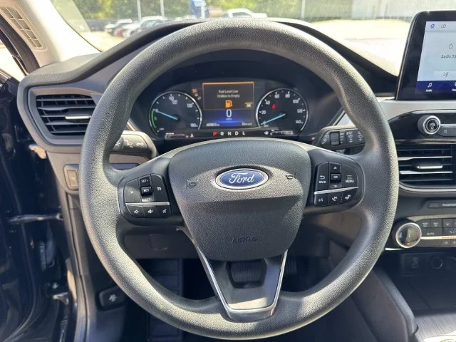 Used 2022 Black Ford SE image 45