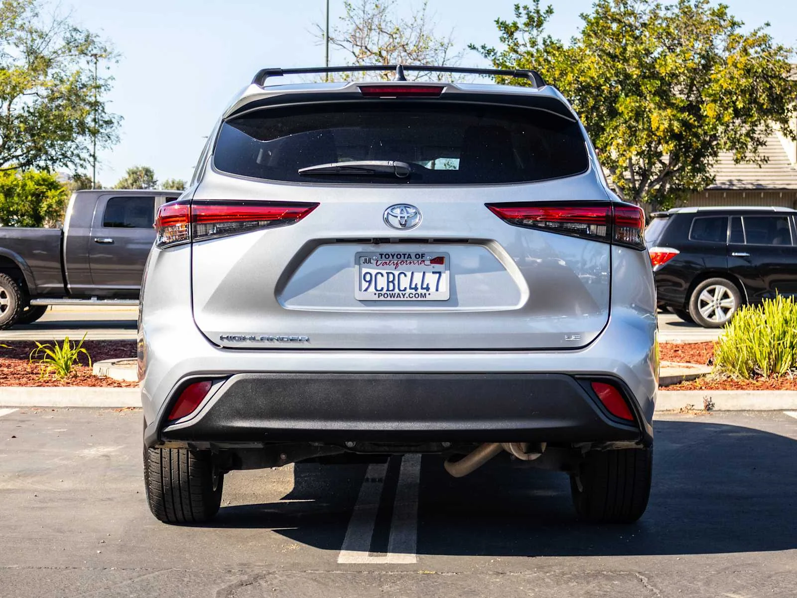 Used 2022 Silver Toyota LE image 8
