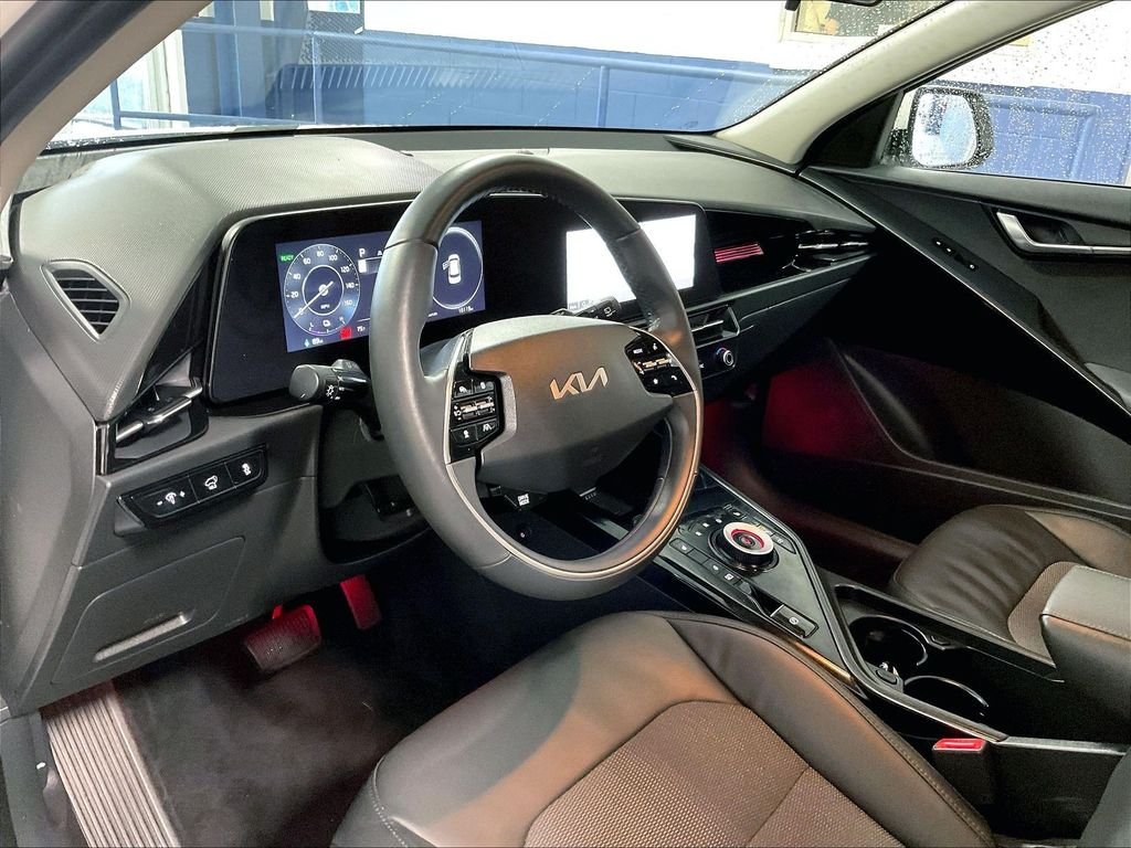 Used 2023 White Kia Wind image 8