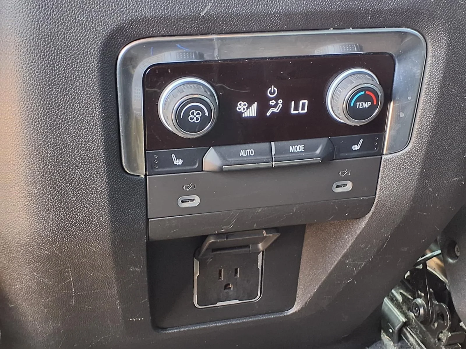 Used 2021 Beige Chevrolet Z71 image 27