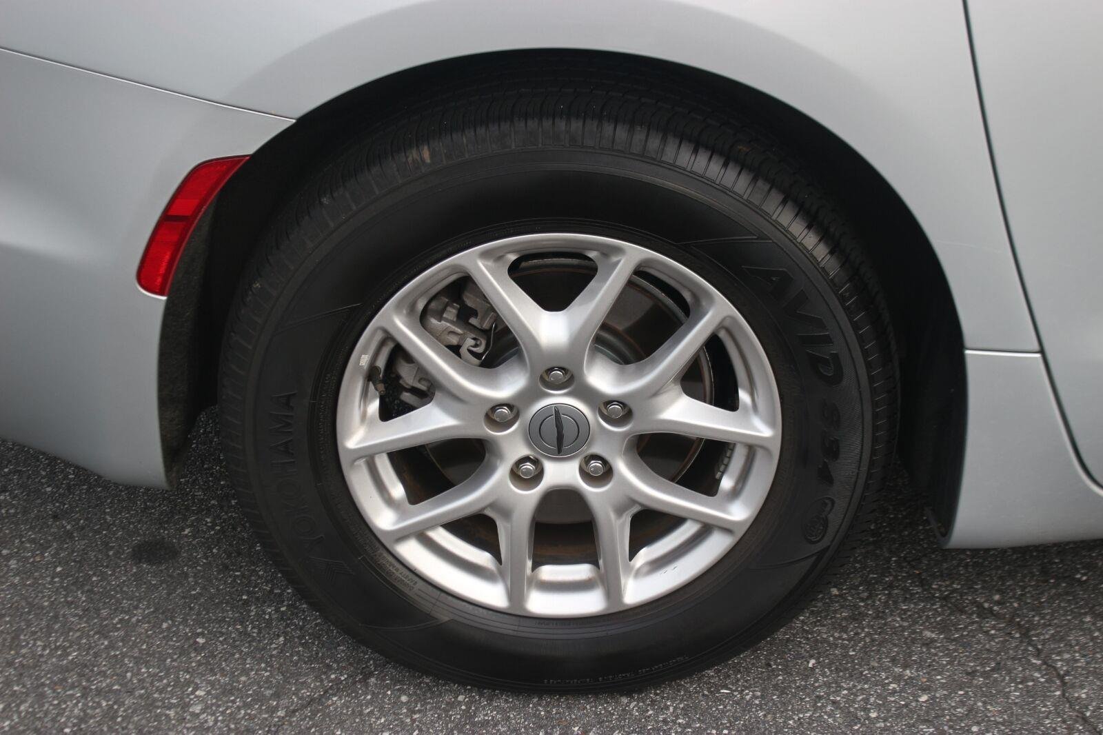 Used 2024 Silver Chrysler Touring L image 37