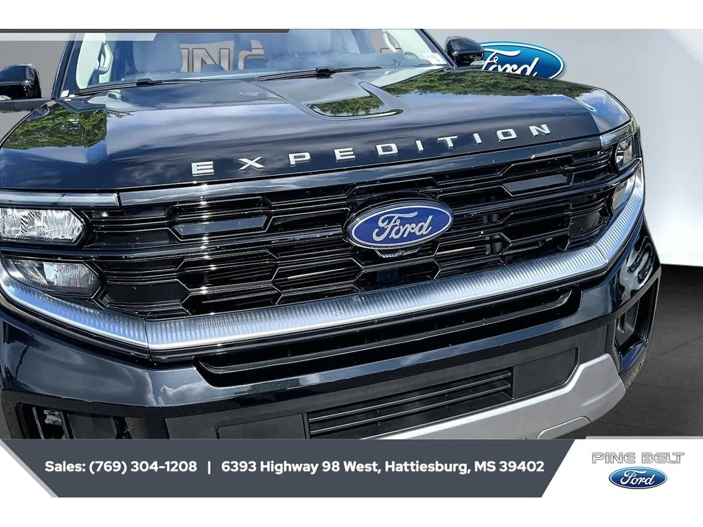 Used 2025 Agate Black Metallic Ford Platinum image 22