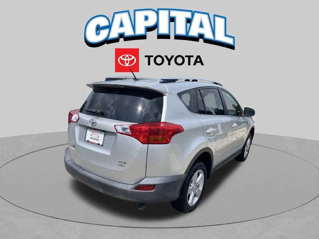 Used 2013 Silver Toyota XLE image 15