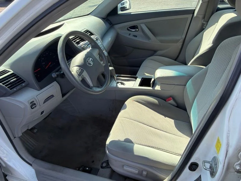 Used 2011 White Toyota LE image 11