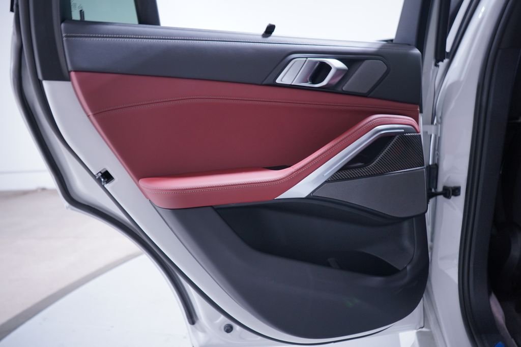 New 2027 White Metallic BMW M60i image 14