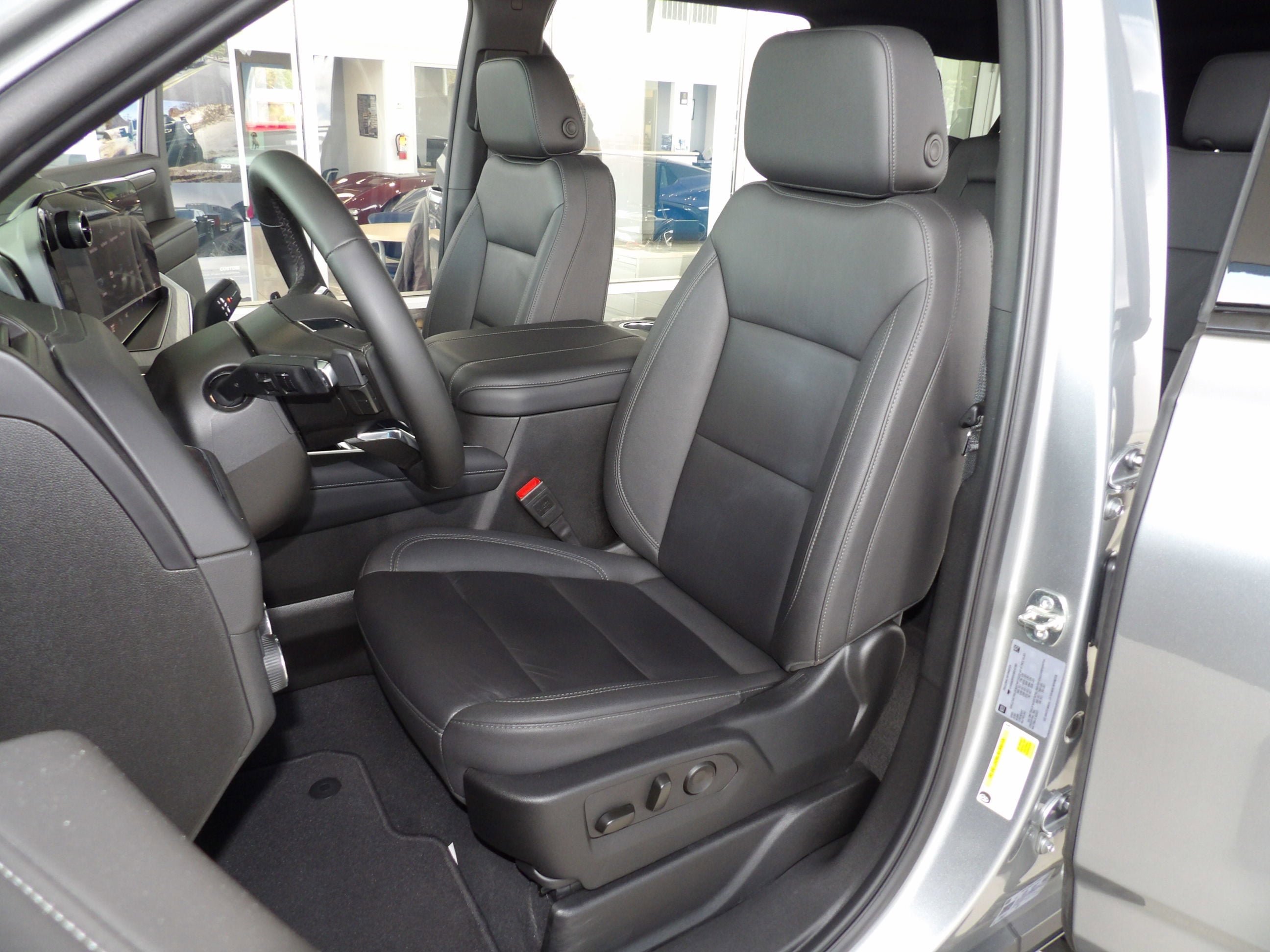 2025 Chevrolet Suburban Z71 - Photo 19