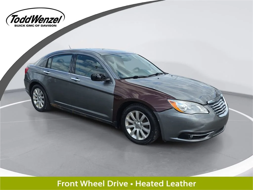 2013 Chrysler 200 Limited's photo