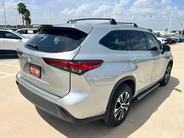 Used 2021 Silver Toyota XLE image 8