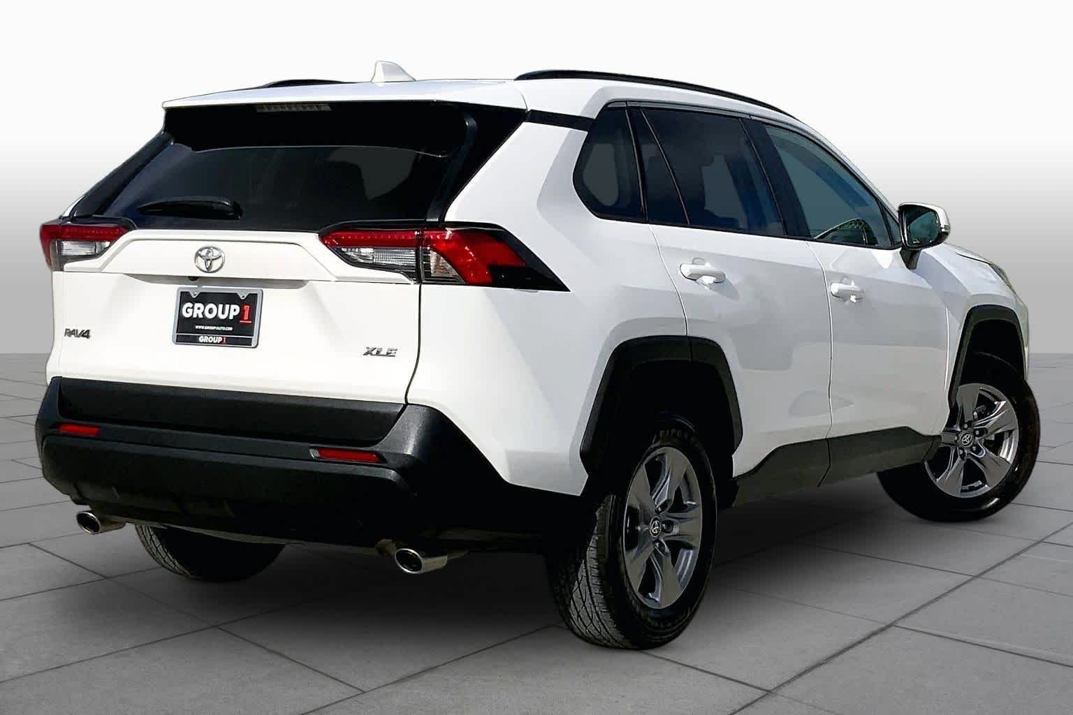 Used 2025 Ice Cap Toyota XLE image 13