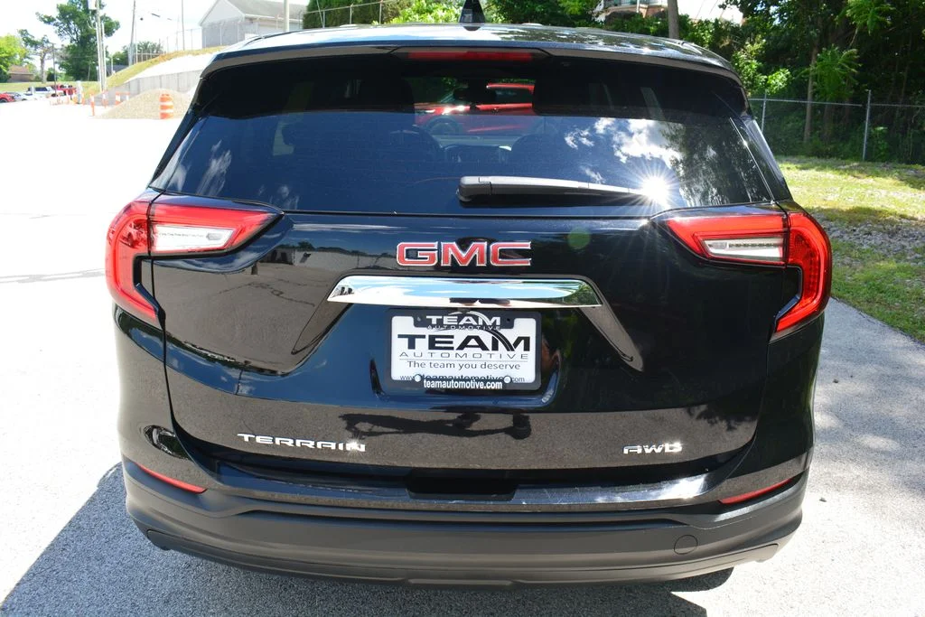 Used 2024 Black GMC SLE image 6