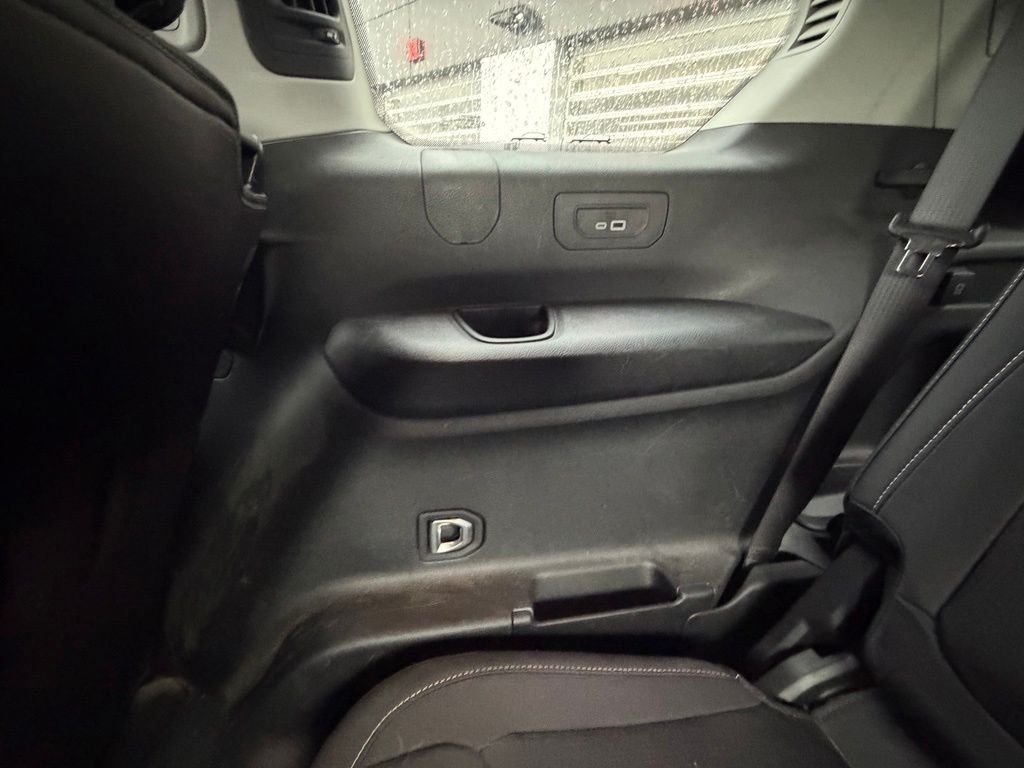 Used 2023 Gray Jeep Laredo image 13