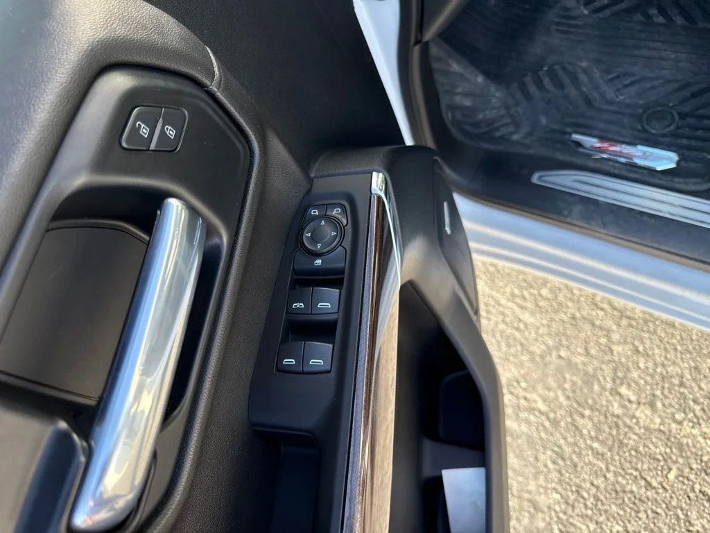 Used 2021 Pearl Chevrolet LT Trail Boss image 15