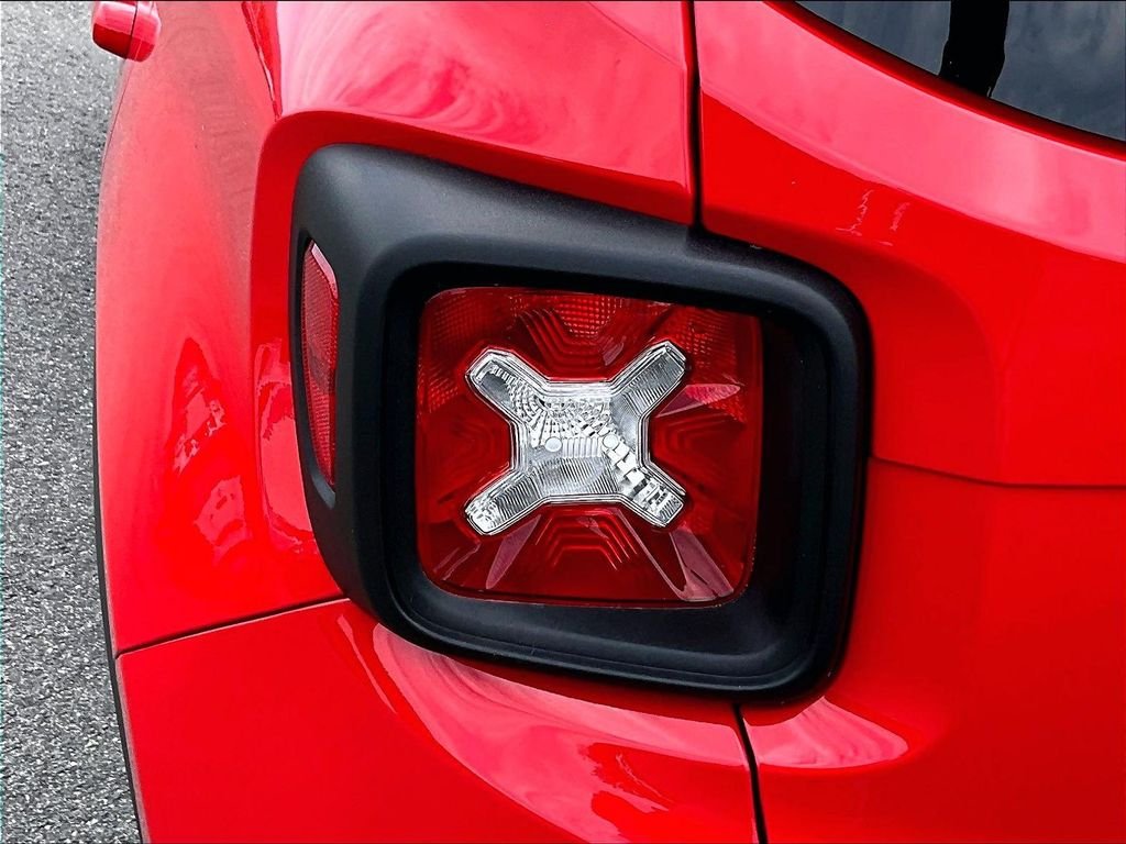 Used 2023 Colorado Red Clearcoat Jeep Latitude image 30