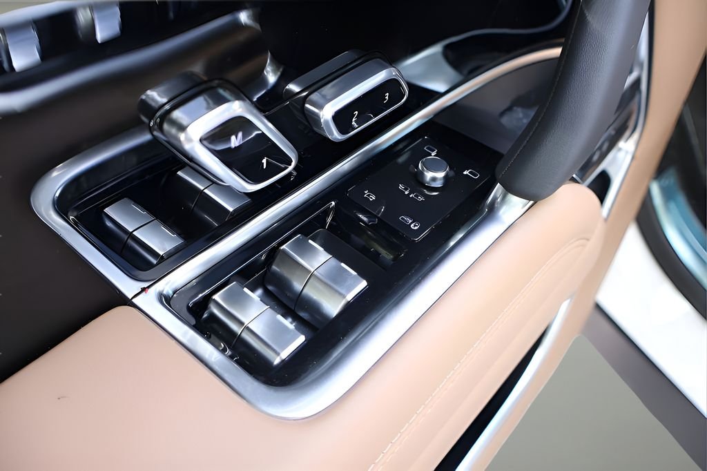 New 2026 Icy White Satin Land Rover SE image 10