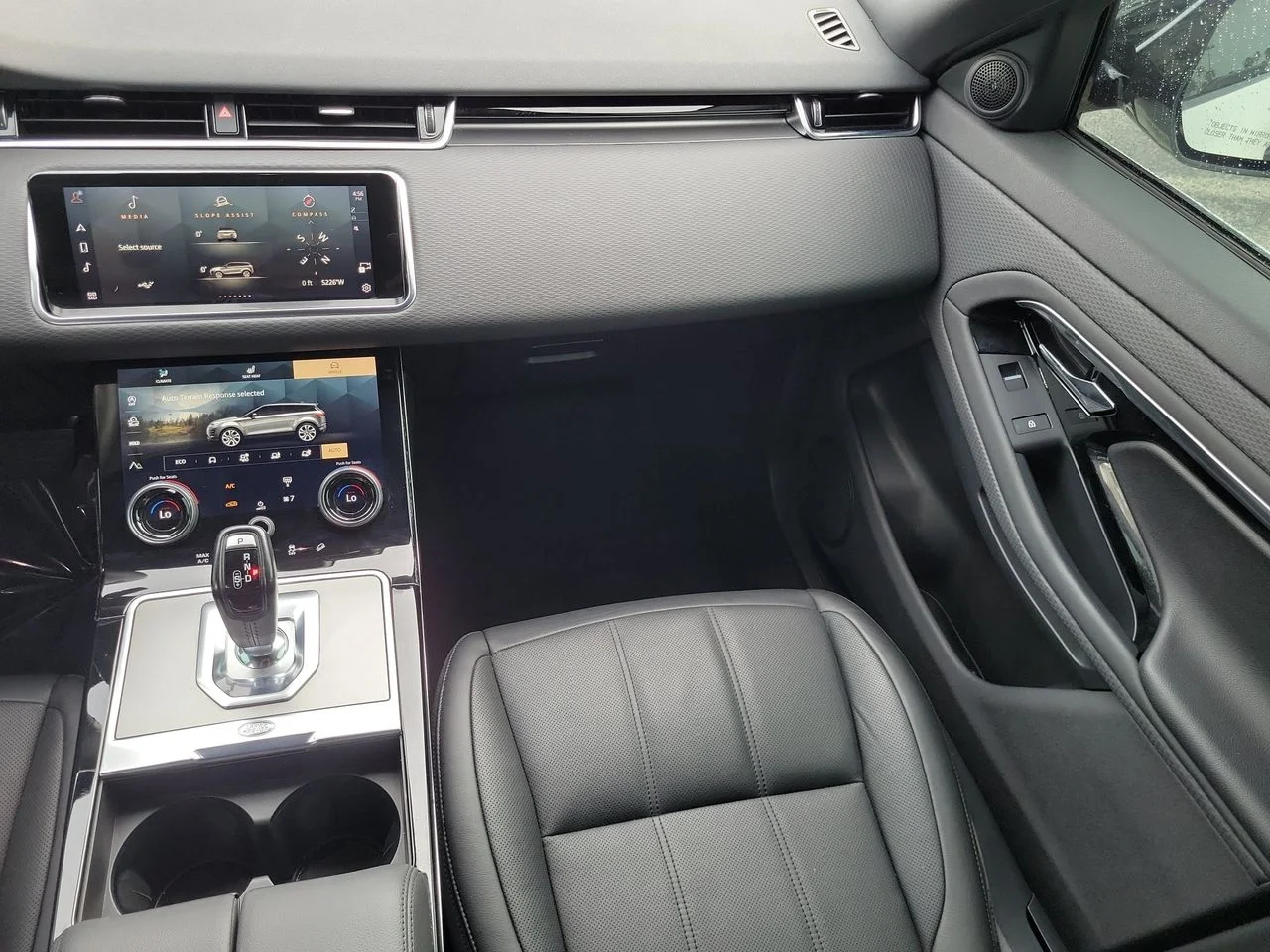 Used 2023 White Land Rover S image 16