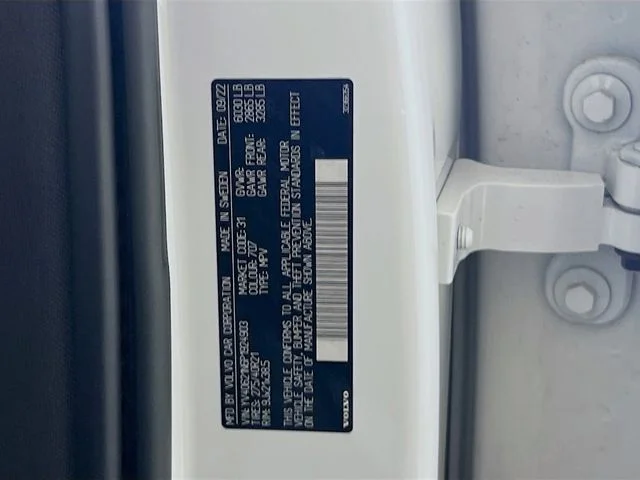 Used 2023 Crystal White Volvo B6 Plus 6-Seater image 26