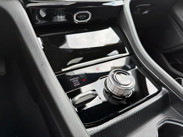 New 2026 Bright White Clear-Coat Exterior Paint Jeep Altitude image 18