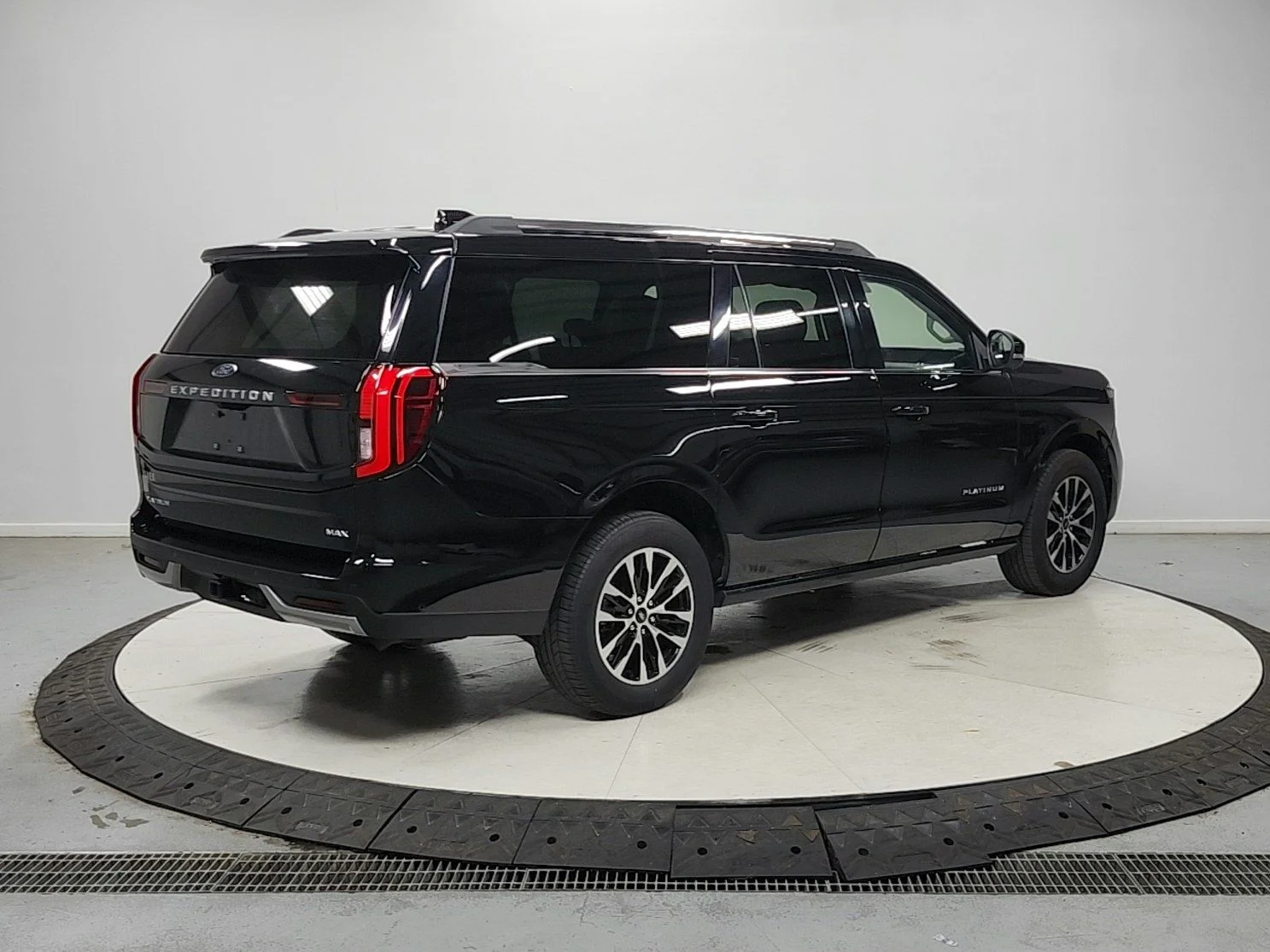Used 2025 Black Ford Platinum image 8