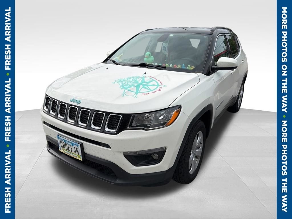 Used 2018 White Jeep Latitude image 1