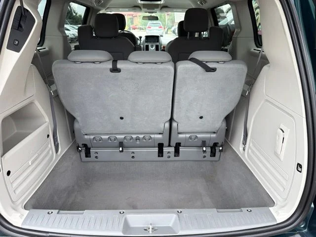 Used 2009 Green Chrysler Touring image 22