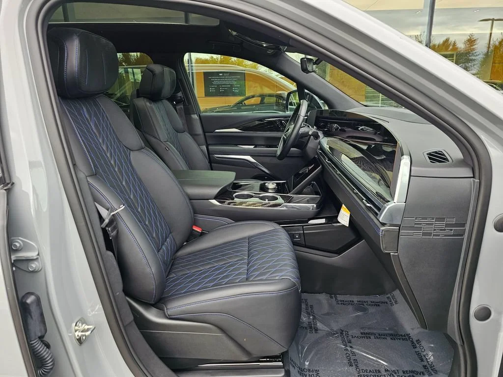 New 2026 Luna Metallic Cadillac Luxury image 11