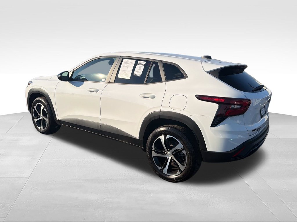 Used 2025 White Chevrolet 1RS image 3